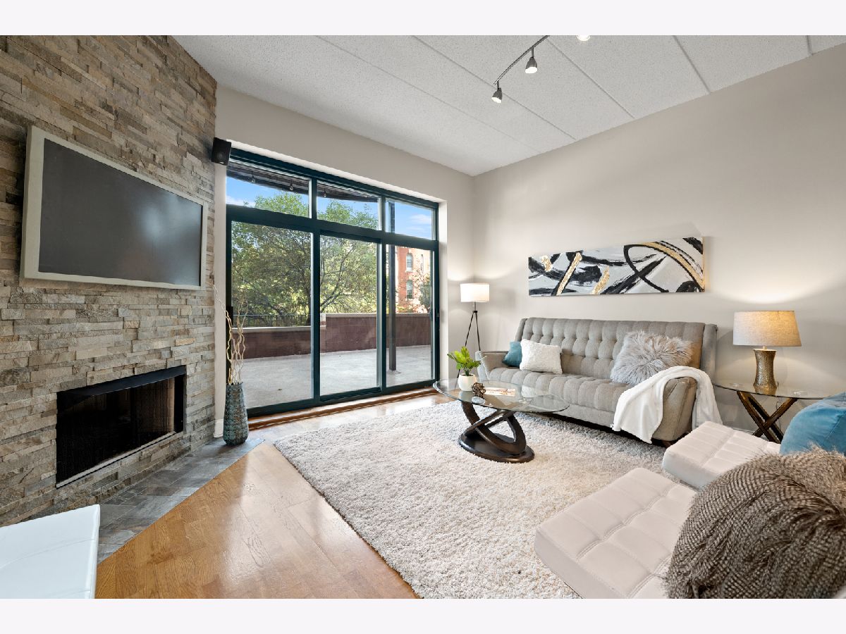 Condominiums Sold Washington Square Chicago Illinois, 1301 Washington