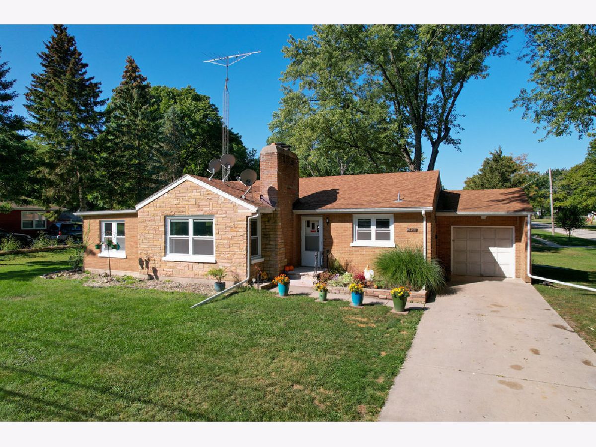 Townhomes & Condos & Homes Sold Mcconnell Hills Woodstock Illinois, 727 Queen Anne