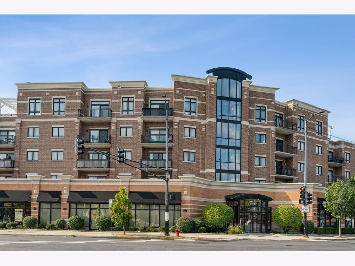 Condominiums Sold Lincoln Crossing Chicago Illinois, 5588 Lincoln