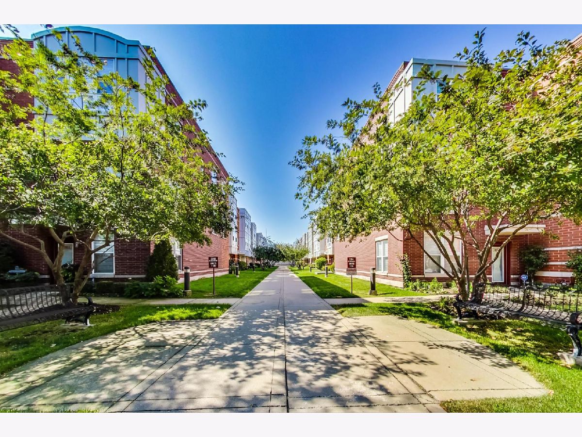 Townhomes & Condos Sold Kilbourn Court Chicago Illinois, 3214 Kilbourn