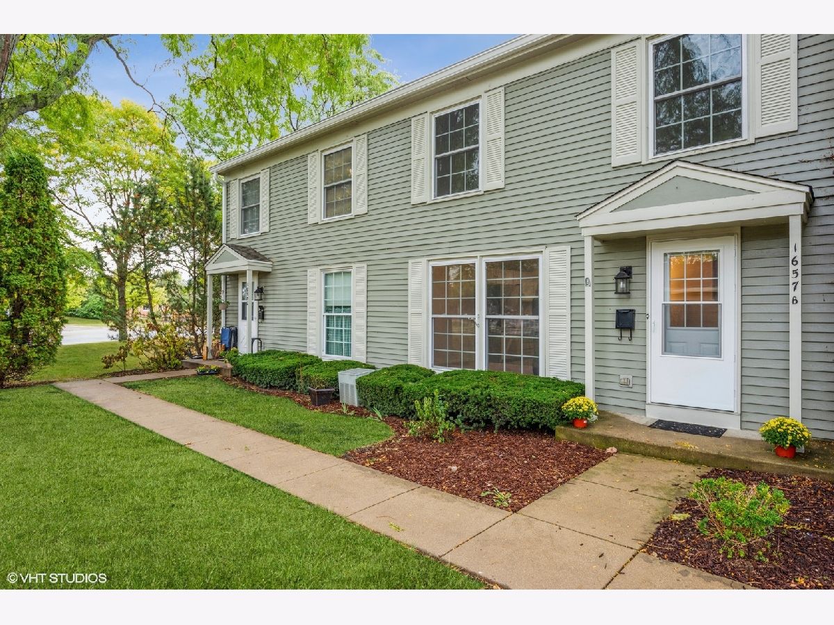 Townhomes & Condos Sold Heritage Lake Estates Wheaton Illinois, 1657 Williamsburg
