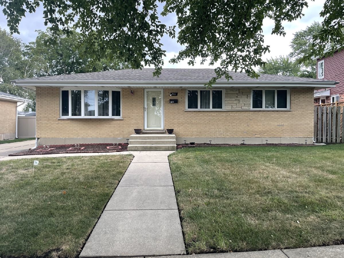 Homes Sold Lullos Green Meadows Addison Illinois, 741 Saint Aubin