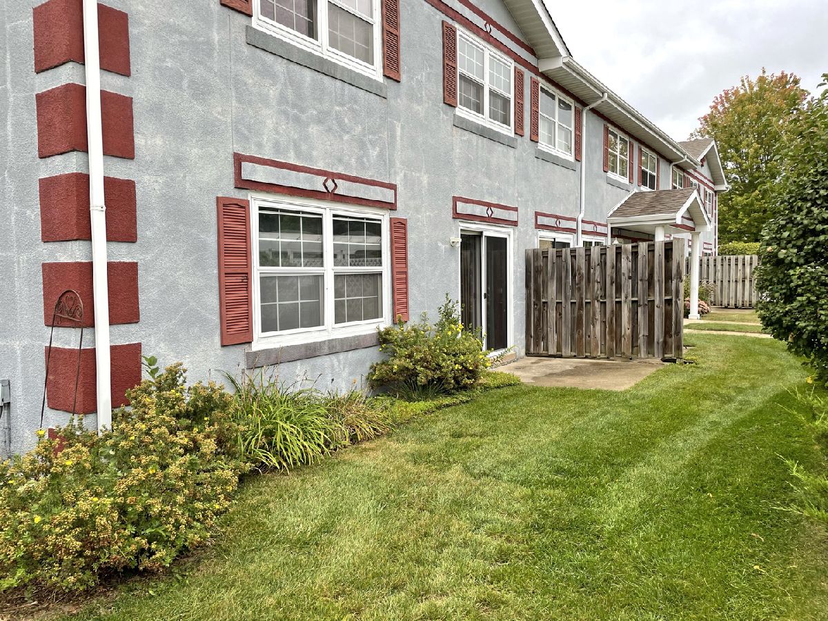 Condos & Townhomes & Homes Rented Greenwood Place Woodstock Illinois, 1129 Greenwood