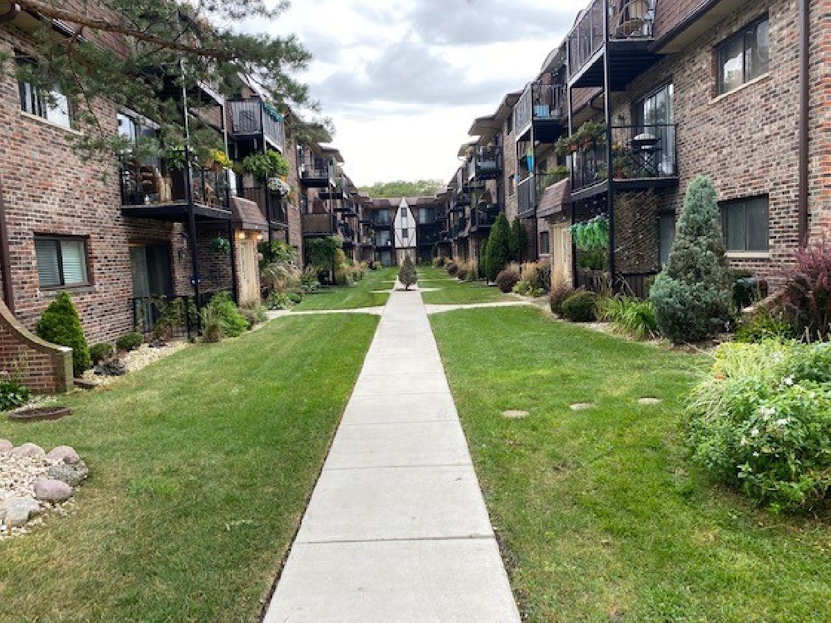 Condominiums Sold Oriole Point Condos Harwood Heights Illinois, 7620 Lawrence