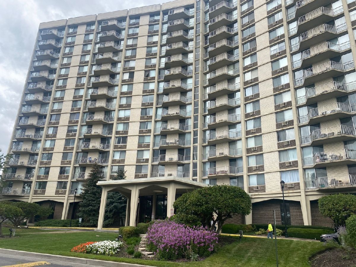 Oak Brook Towers Oak Brook IL, Condos & Townhomes For Sale & For Rent