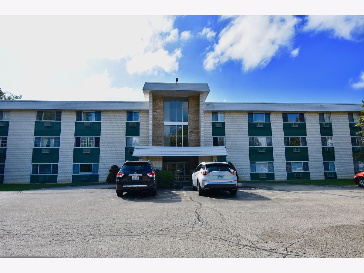 Condominiums Sold Winchester Valley Libertyville Illinois, 375 Winchester