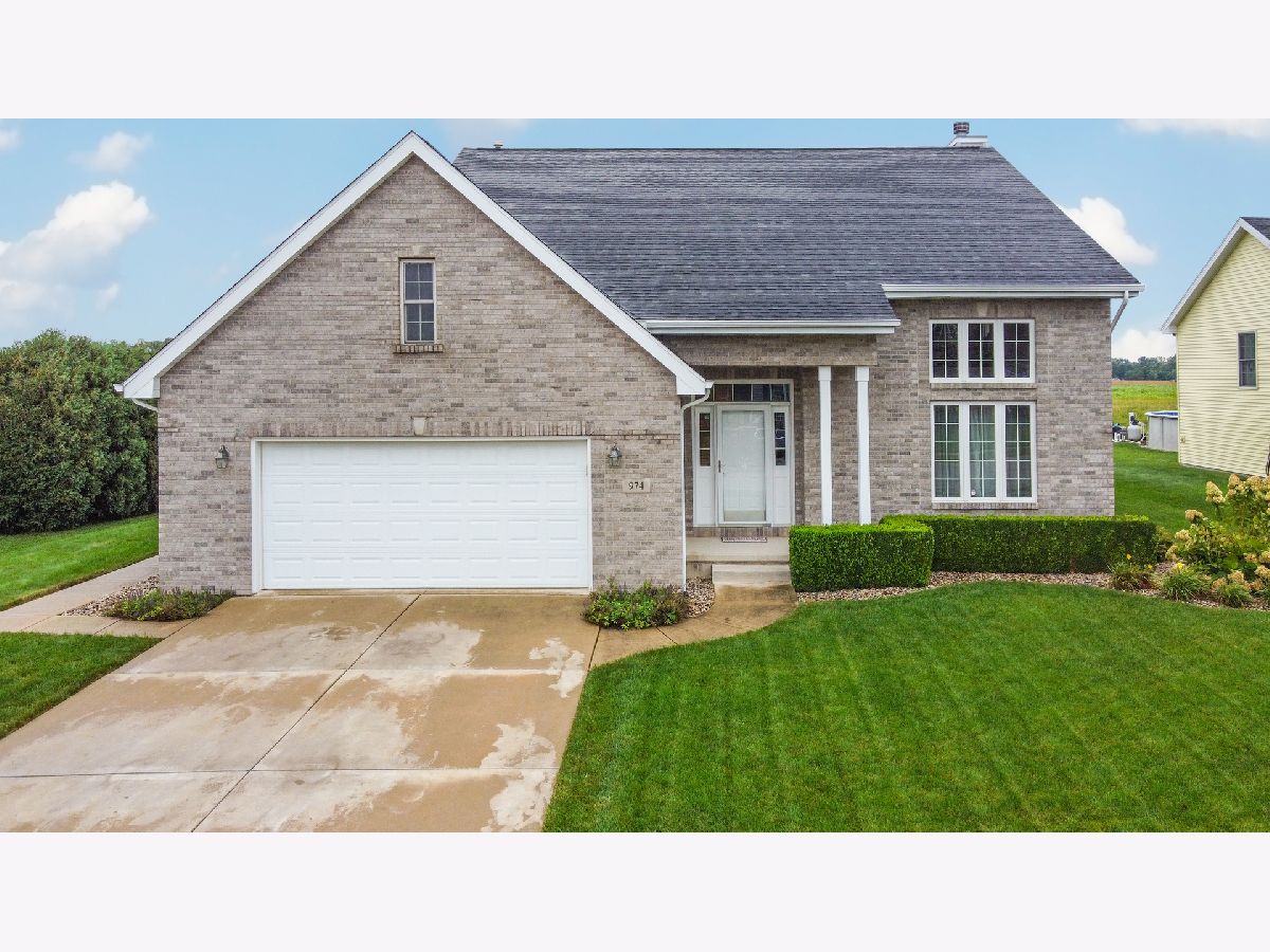 Condos & Townhomes & Homes Sold Sterling Meadows Momence Illinois, 974 Louise
