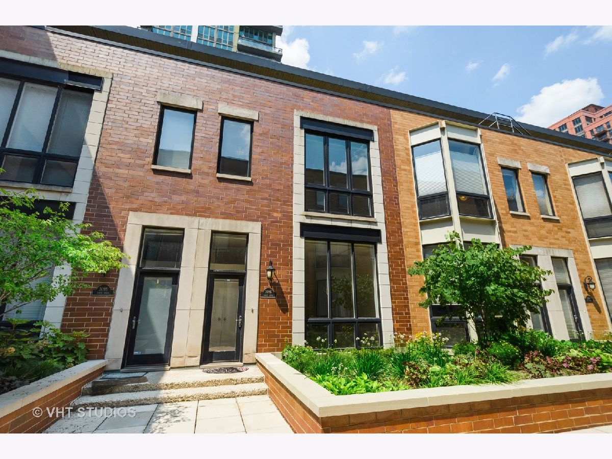 Townhomes Sold Fulton Court Chicago Illinois, 309 Union