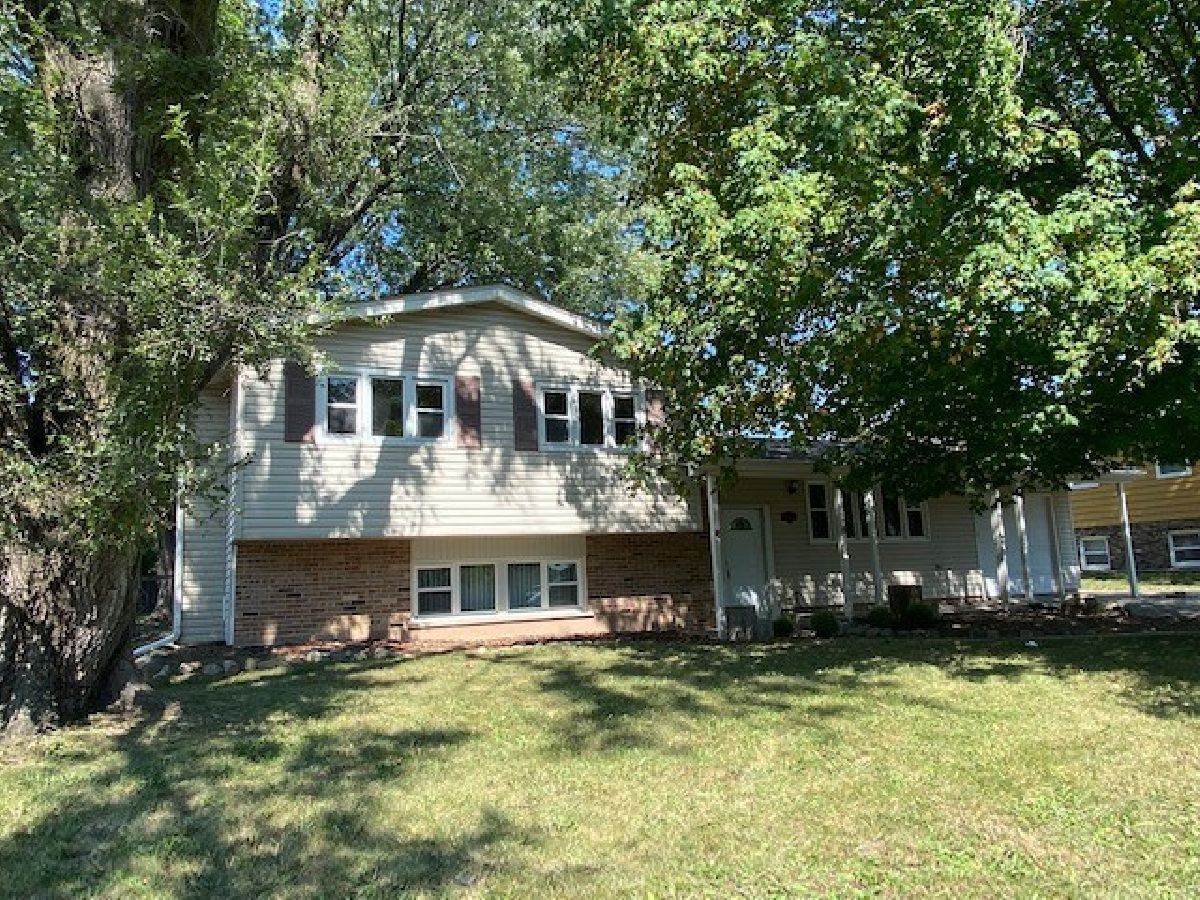 Homes Rented Edgebrook Heights Mchenry Illinois, 3704 Young
