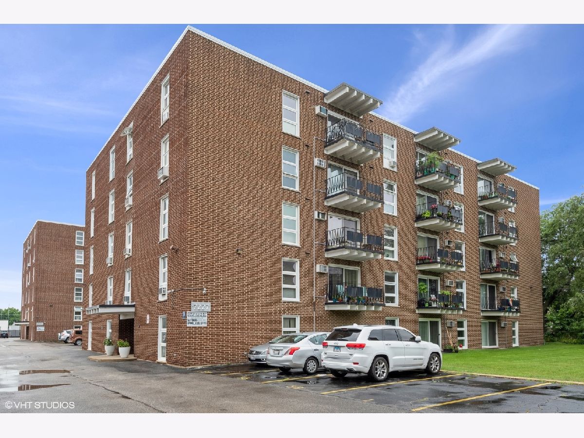Condominiums Sold Northwest Terrace Chicago Illinois, 7227 Higgins