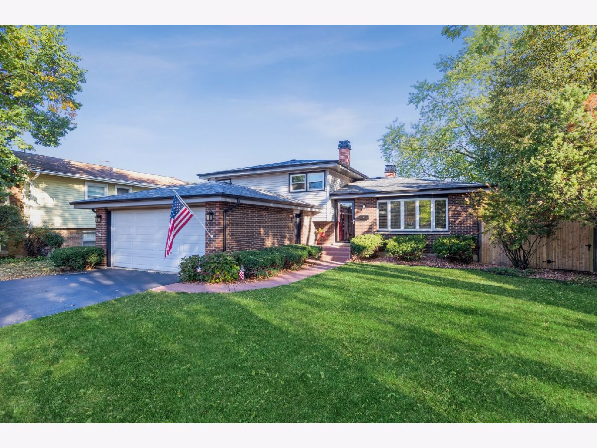 Homes & Condominiums Sold Country Meadows Crystal Lake Illinois, 640 Sharon