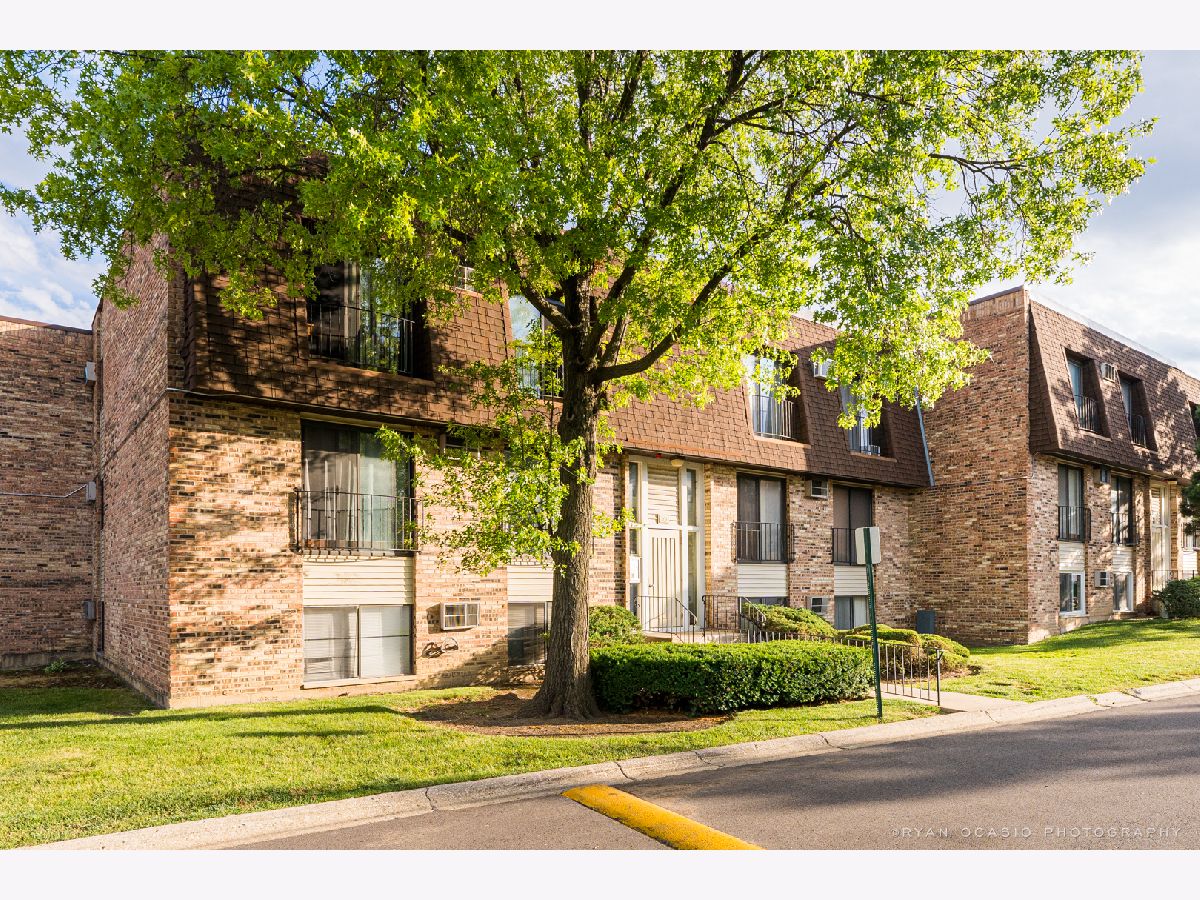 Condominiums Rented Watersedge Glendale Heights Illinois, 201 Waters Edge
