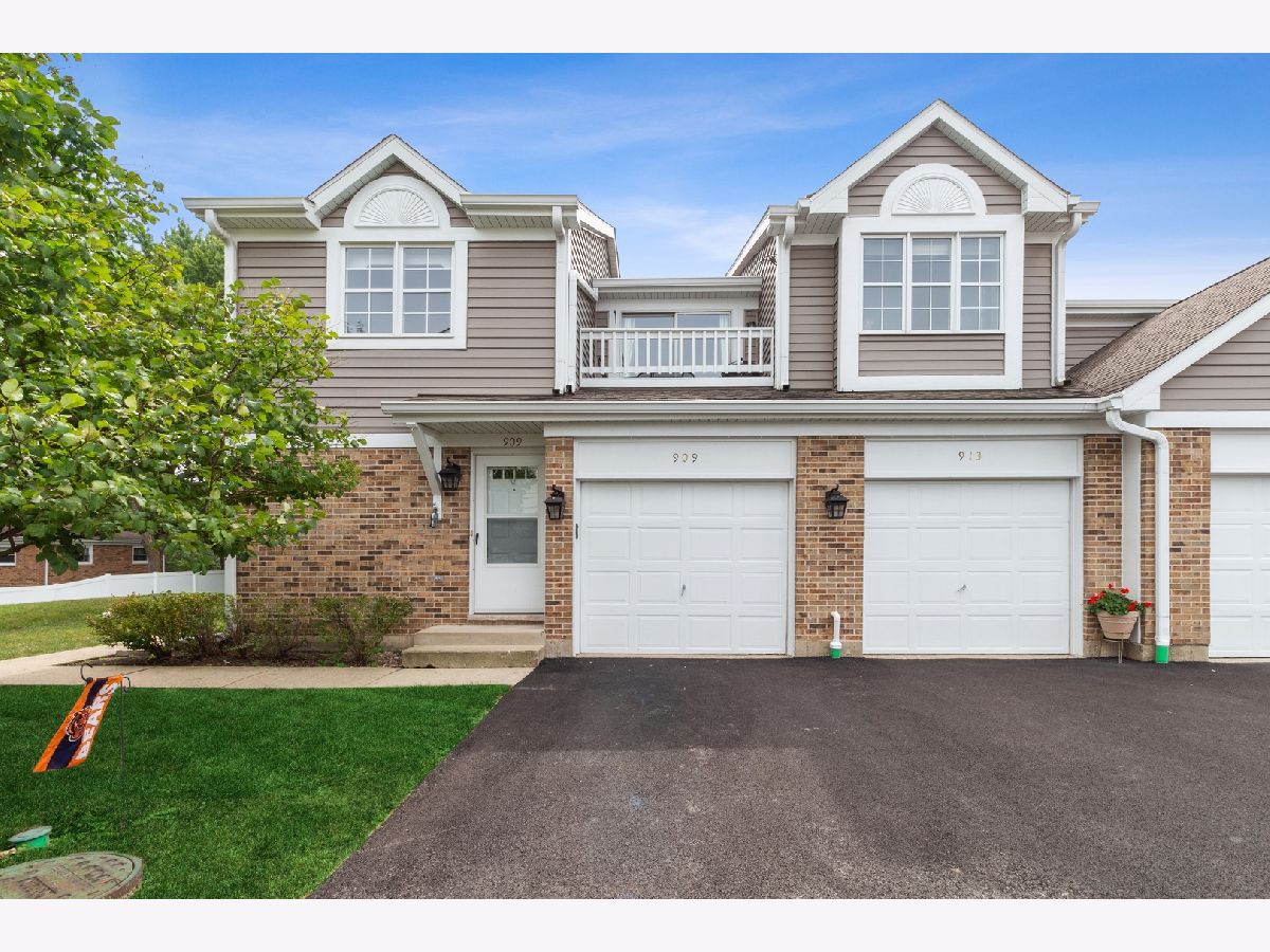 Townhomes Sold Hidden Cove Palatine Illinois, 909 Cove