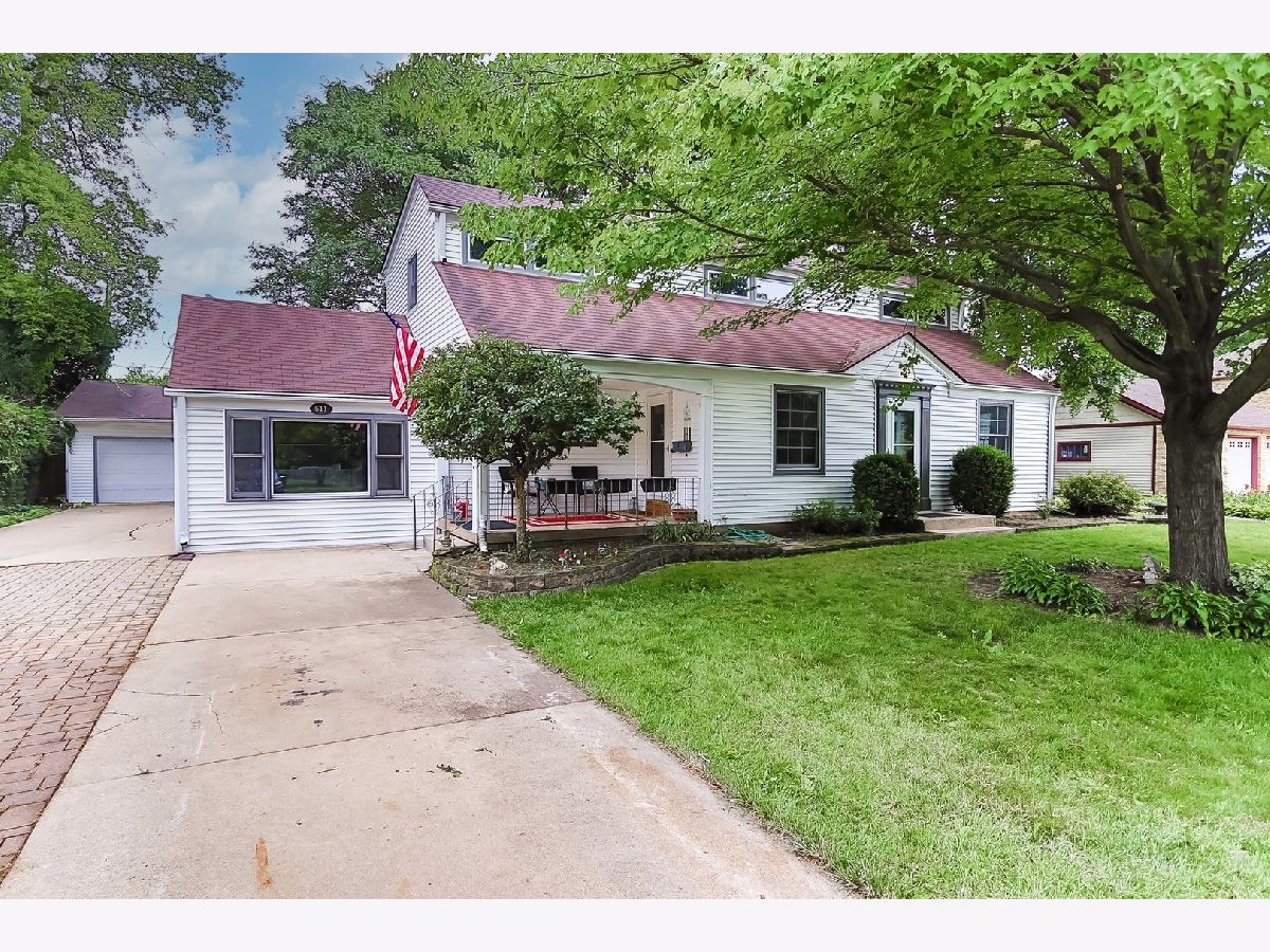 Homes & Condos & Townhomes Sold Wing Park Manor Elgin Illinois, 511 Wing Park