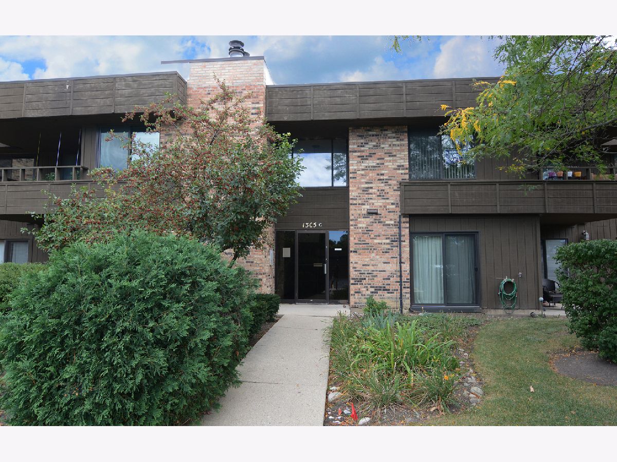Condominiums Sold Forest Edge Palatine Illinois, 1365 Sterling