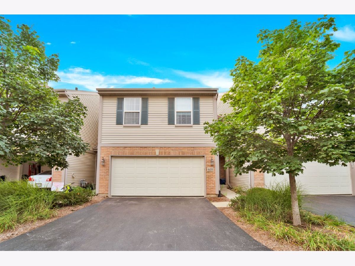 Townhomes & Homes Sold Georgian Court Addison Illinois, 635 Georgian