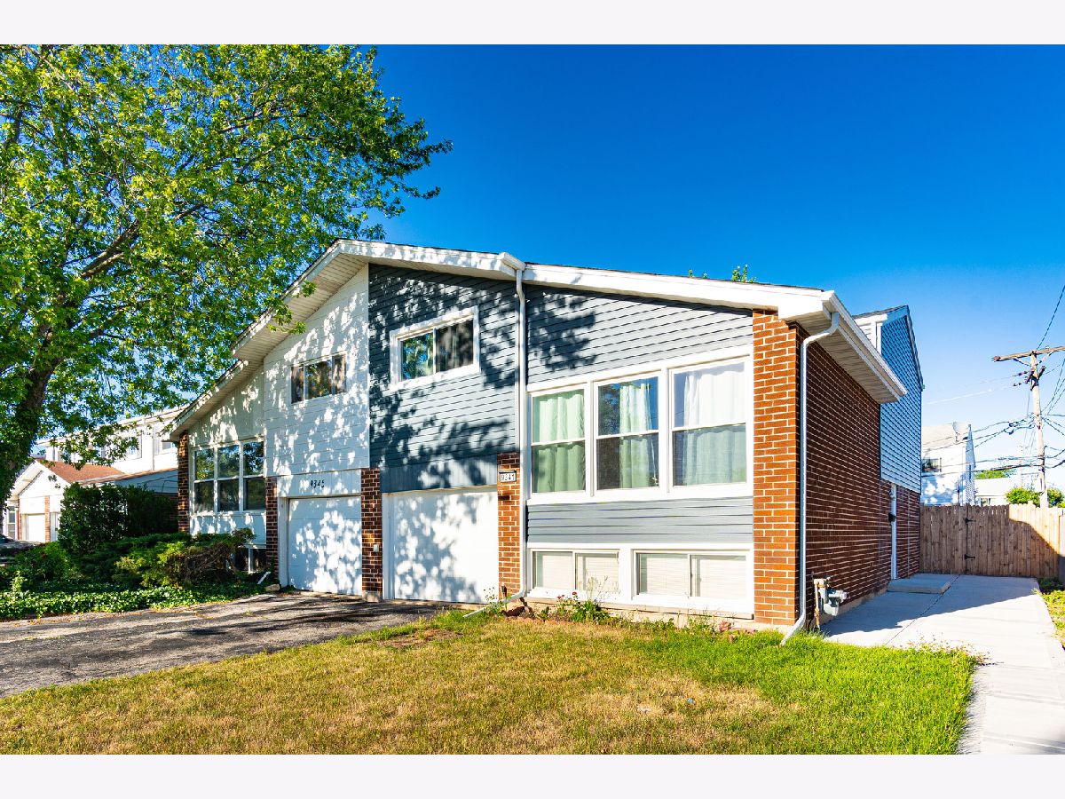Townhomes & Condos & Homes Sold Golf Mill Des Plaines Illinois, 9341 Dee