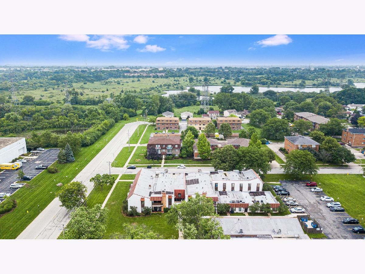 Condominiums Sold Spanish Courts Glendale Heights Illinois, 743 Fullerton