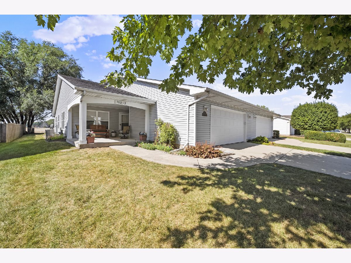 Townhomes & Homes Sold Fairfield Commons Plainfield Illinois, 16252 Fairfield