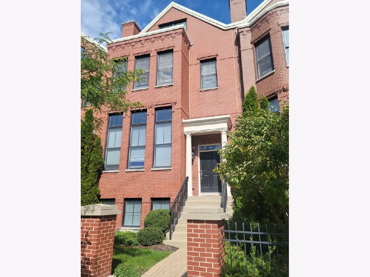 Townhomes Rented Tower Crossing Glenview Illinois, 1897 Admiral