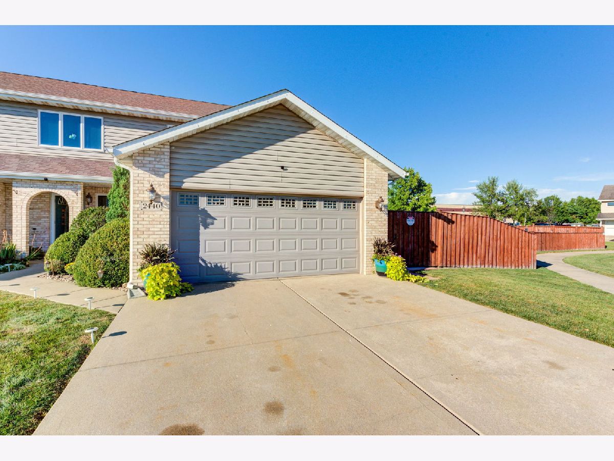 Townhomes Sold Caton Crest Crest Hill Illinois, 2440 Caton Crest
