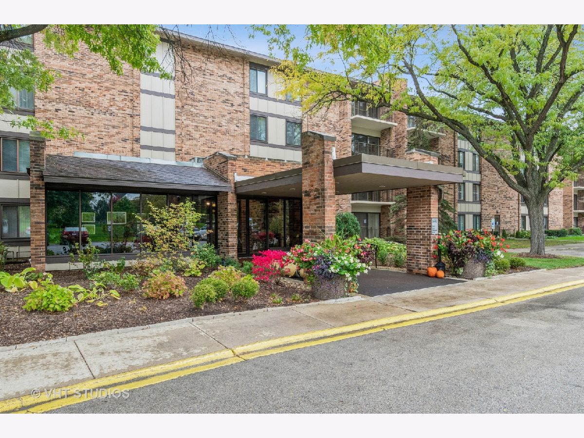 Lake Hinsdale Village Willowbrook IL, Condos & Townhomes For Sale & For