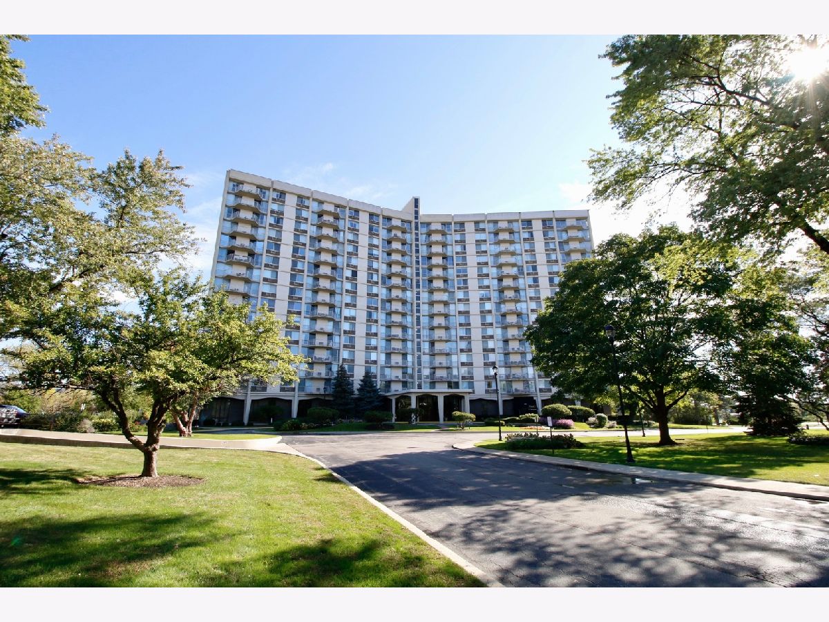 Oak Brook Towers Oak Brook IL, Condos & Townhomes For Sale & For Rent