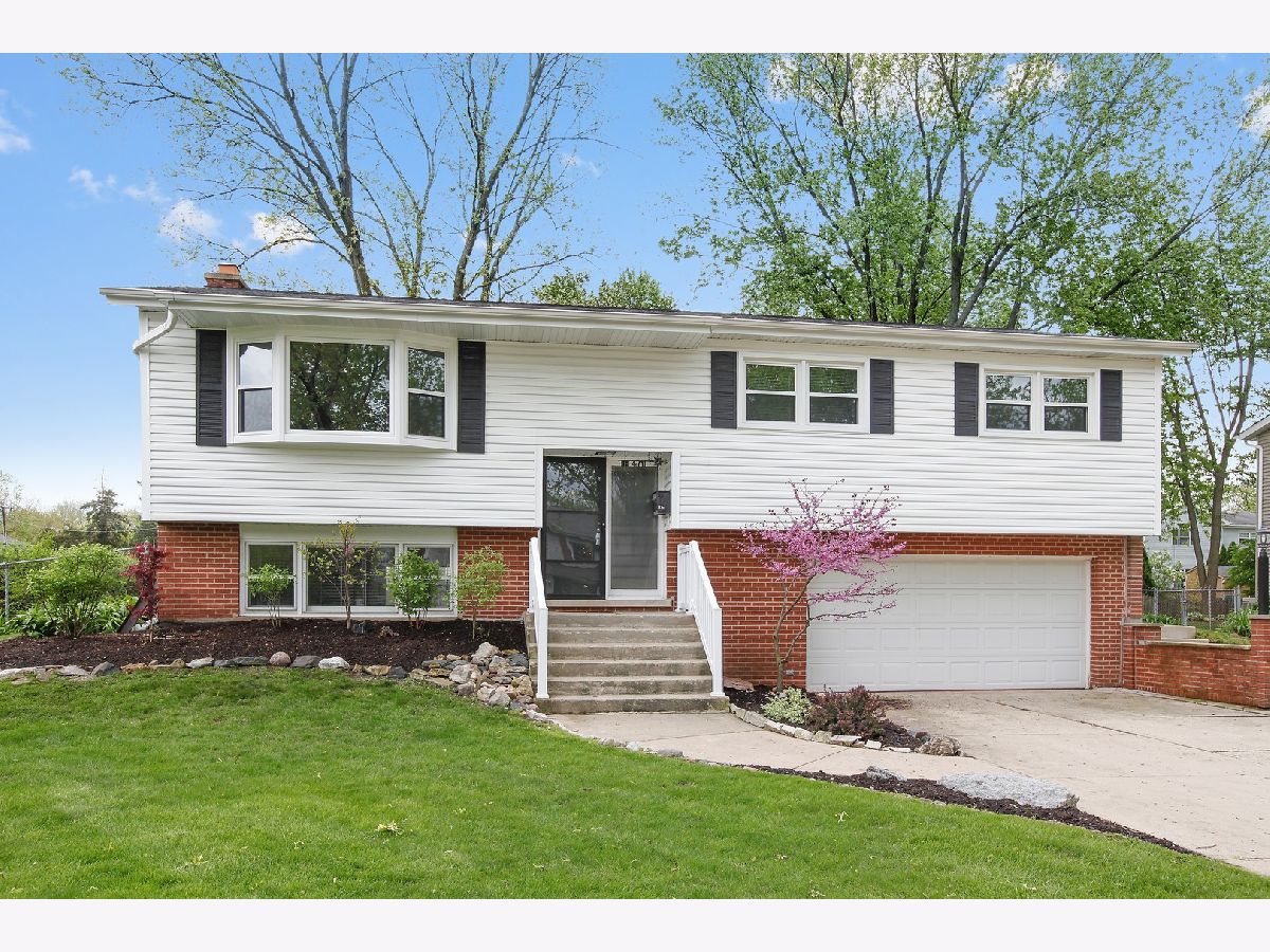 Homes Rented Hinsbrook Darien Illinois, 401 Maple