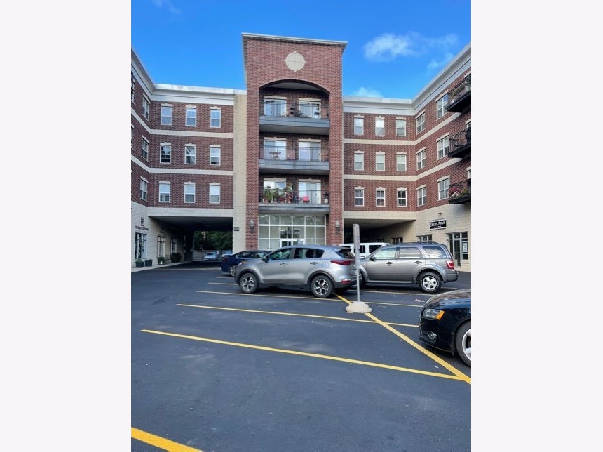 Condominiums Rented Lake Center Place Grayslake Illinois, 10 Lake