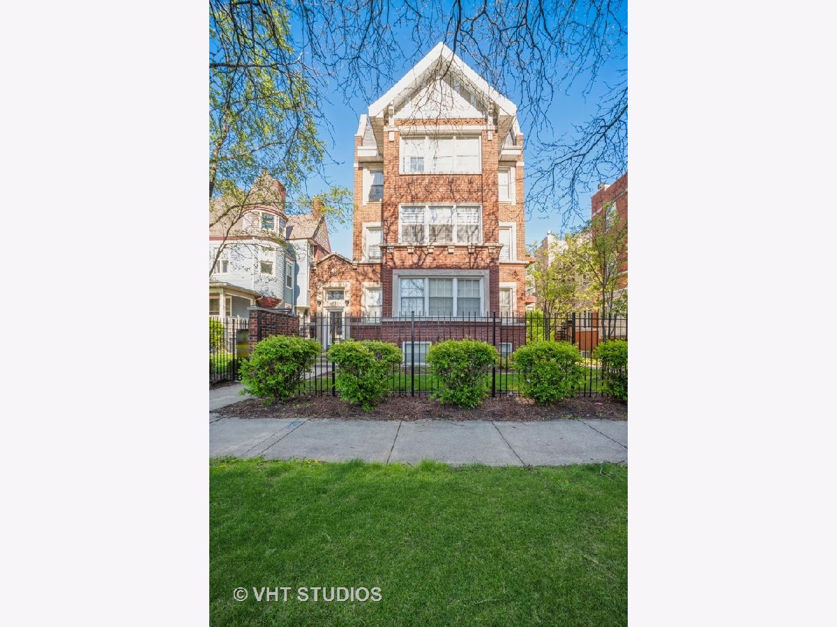 Condominiums Sold Ellington Court Chicago Illinois, 4631 Ellis