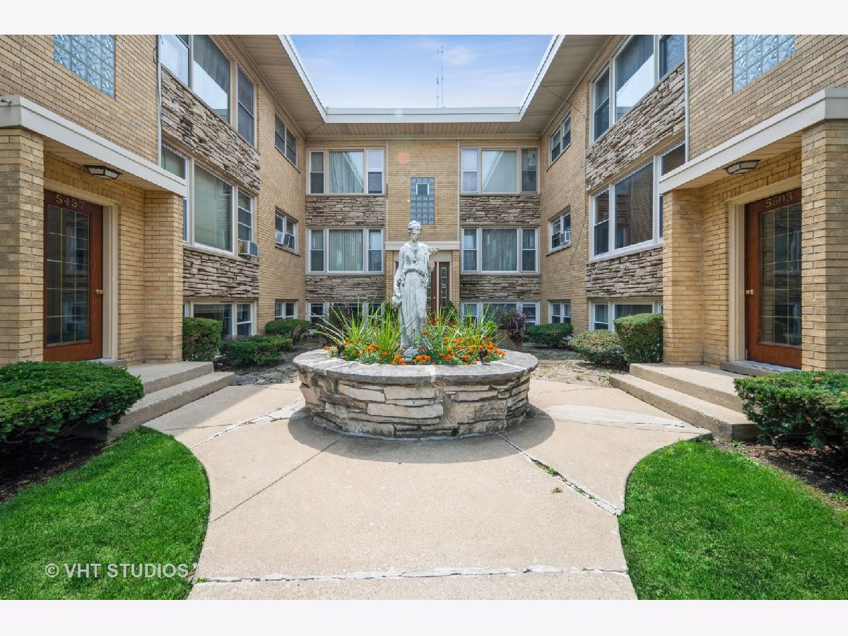 Condominiums Sold Edmund Estate Chicago Illinois, 5501 Edmunds