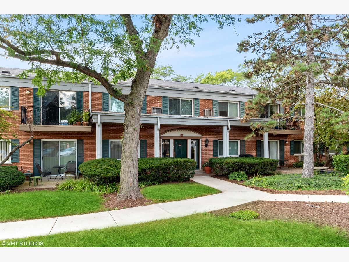 Condominiums & Homes Rented Brittany Place Arlington Heights Illinois, 706 Algonquin