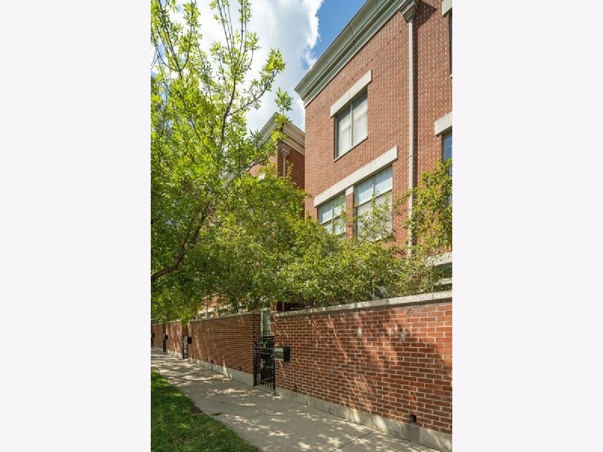 Condos & Townhomes Sold St. John's Park Chicago Illinois, 850 Ogden