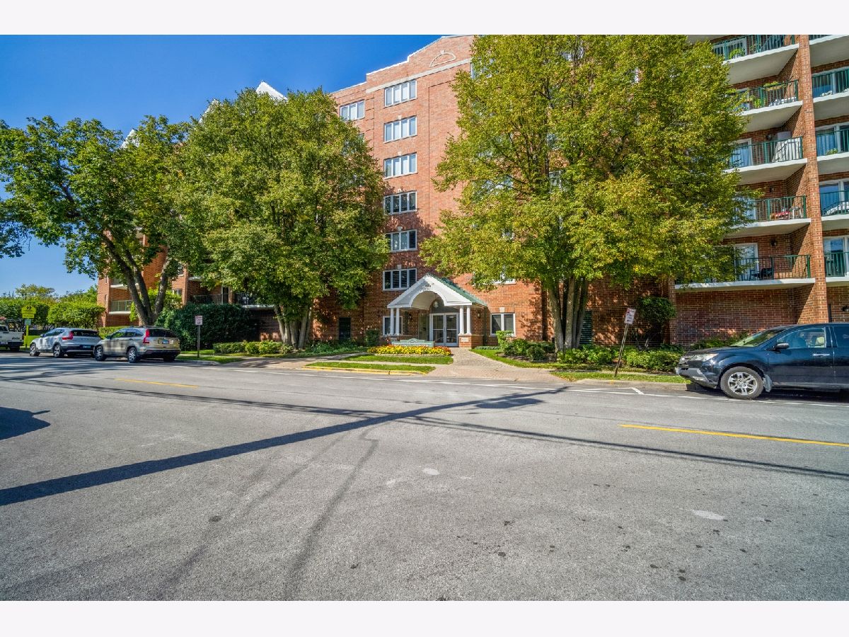 Condominiums Sold Towne Centre Des Plaines Illinois, 1600 Thacker