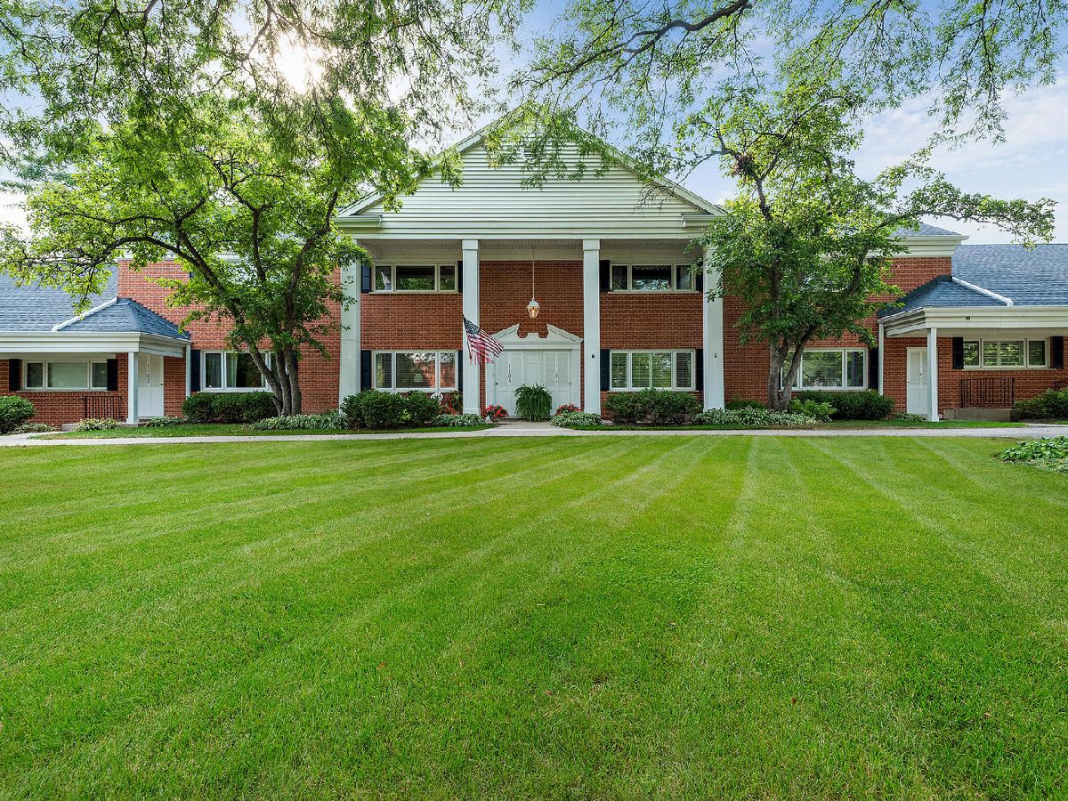 Townhomes & Homes Sold Chanticleer Hinsdale Illinois, 1104 Chanticleer