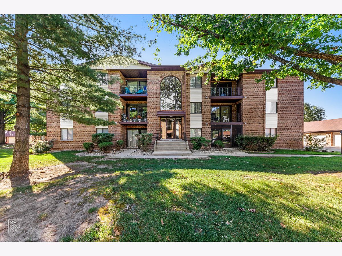 Condominiums Sold Applegate Crestwood Illinois, 13426 Circle