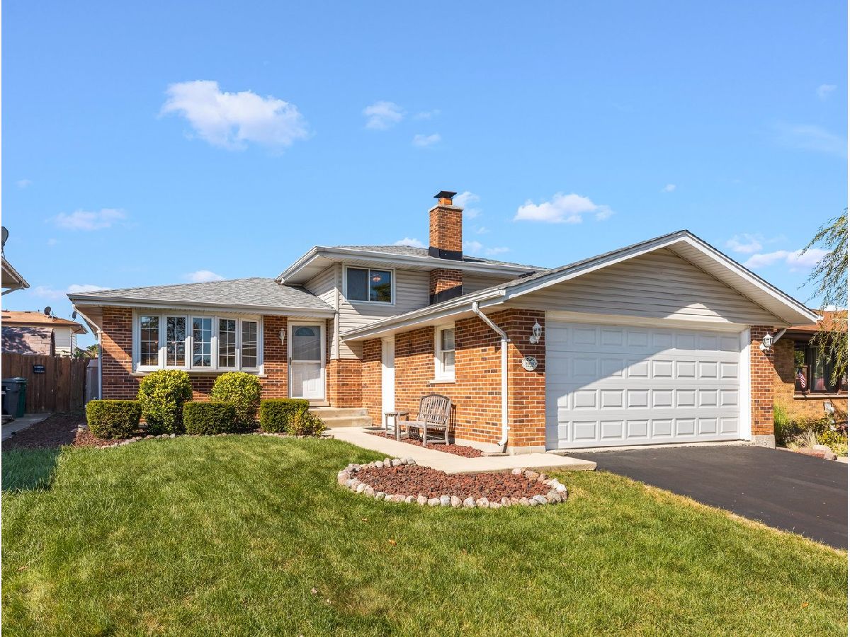 Homes Sold Green Acres Orland Hills Illinois, 16750 Vicky
