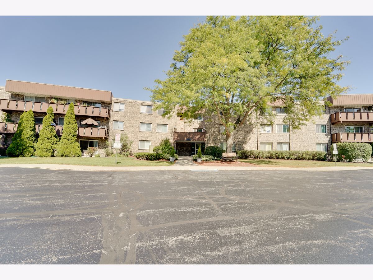 Condominiums Rented Brookwood Rolling Meadows Illinois, 2650 Brookwood Way