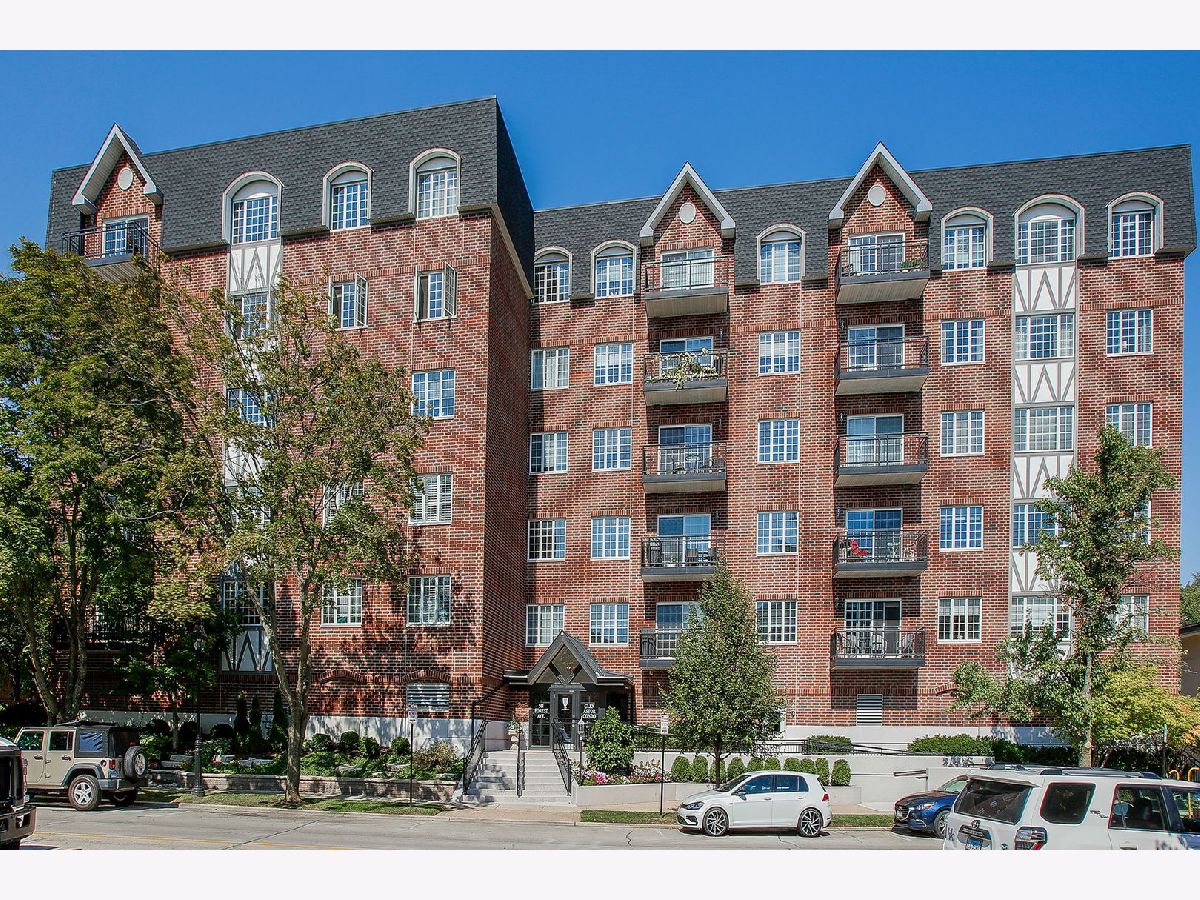 Condominiums Sold Glen Astor Glen Ellyn Illinois, 501 Forest