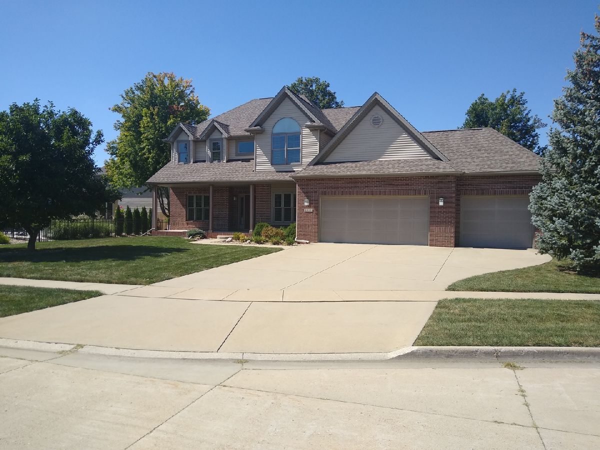 Homes & Condos & Townhomes Sold Summerfield Bloomington Illinois, 2210 Jessamine