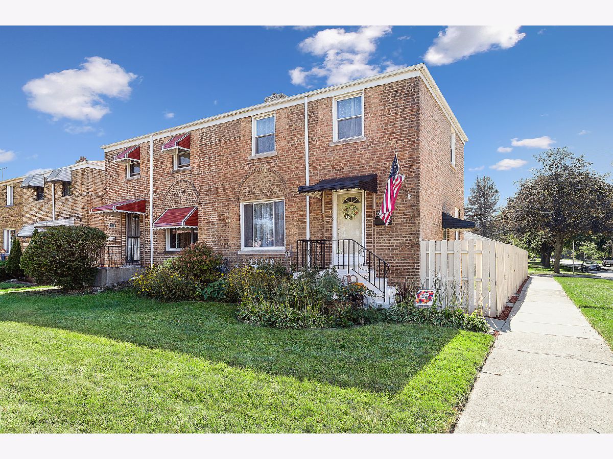 Homes & Condos & Townhomes Sold Westmoreland Berkeley Illinois, 5137 Saint Charles