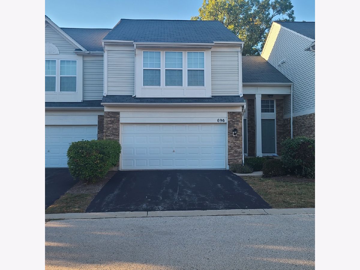 Townhomes Sold Lakeside Pointe Crystal Lake Illinois, 696 Pointe
