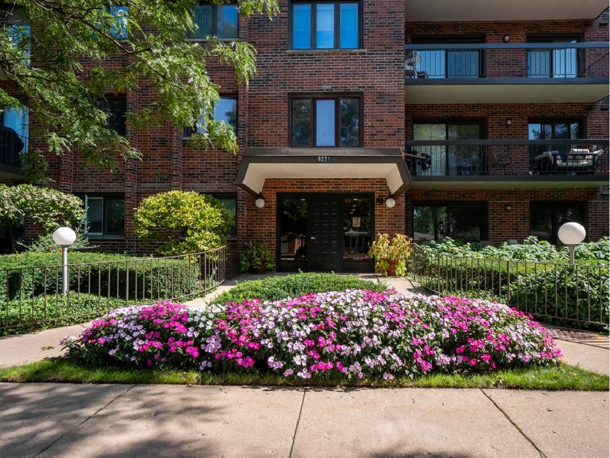 Condominiums Sold Drake Manor Evanston Illinois, 9221 Drake