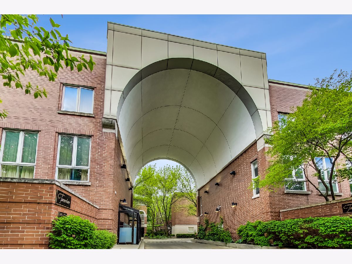 Townhomes Sold Tamerlane Chicago Illinois, 2675 Greenview