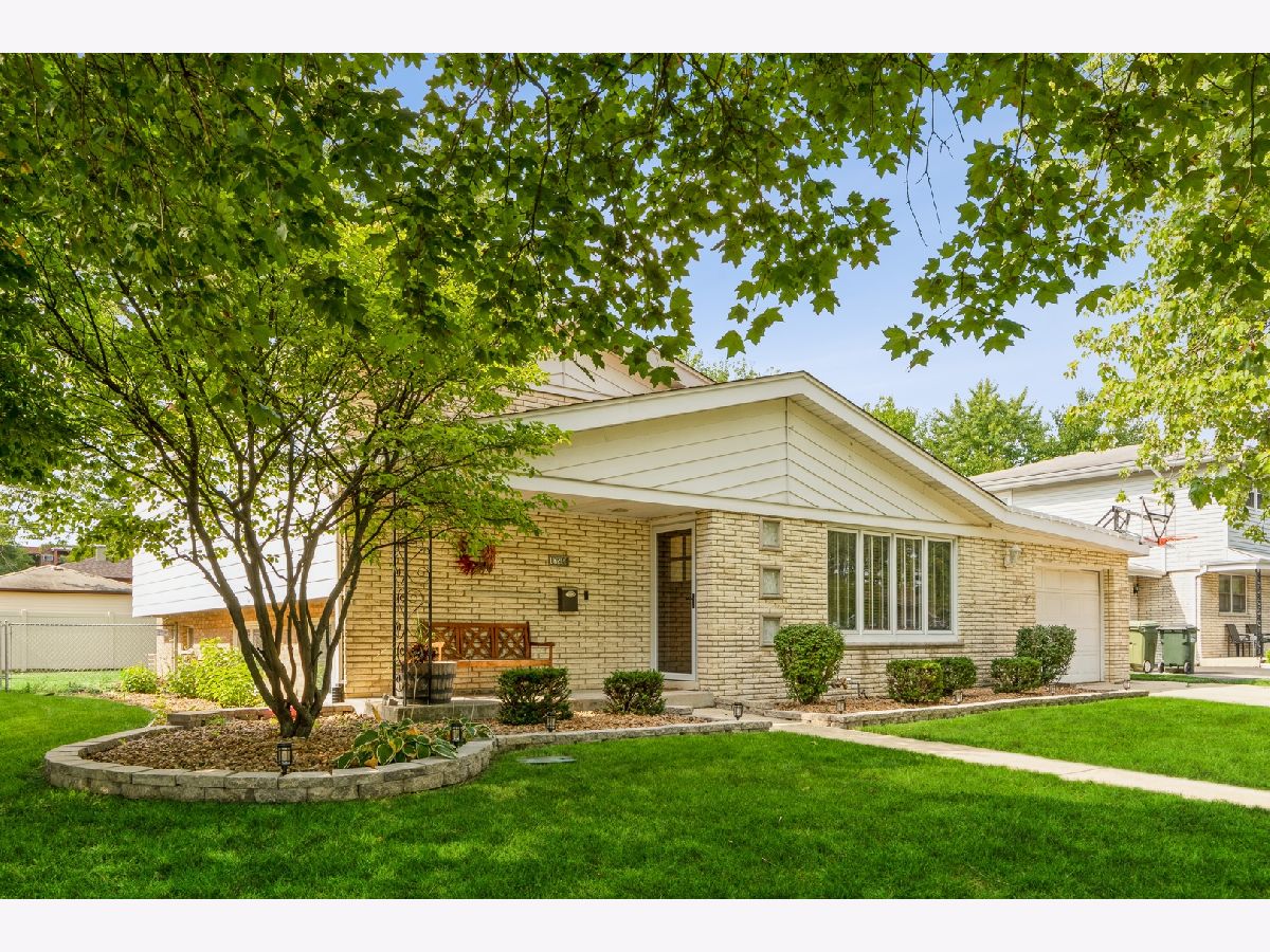 Homes & Condominiums Sold Barretts Brothers Tinley Park Illinois, 17544 70th