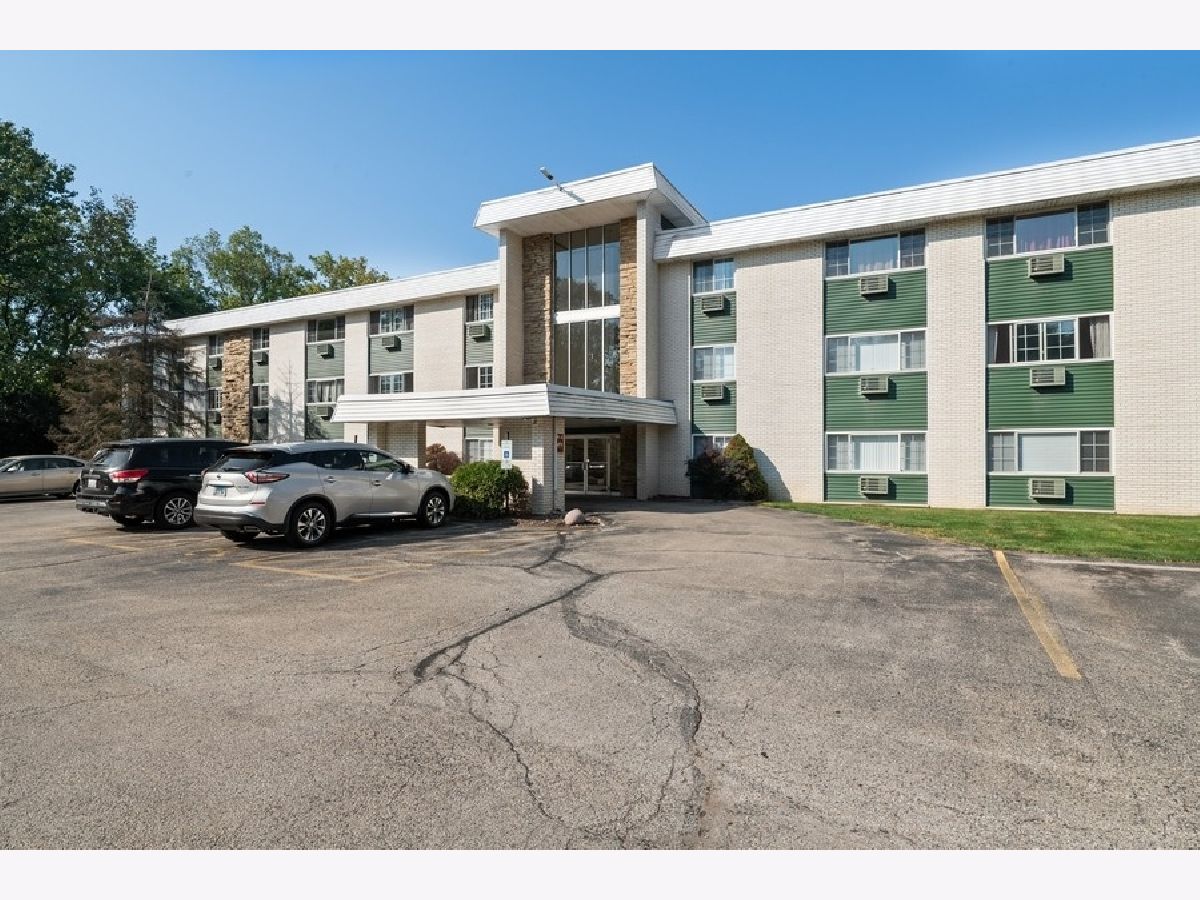 Condominiums Sold Winchester Valley Libertyville Illinois, 375 Winchester