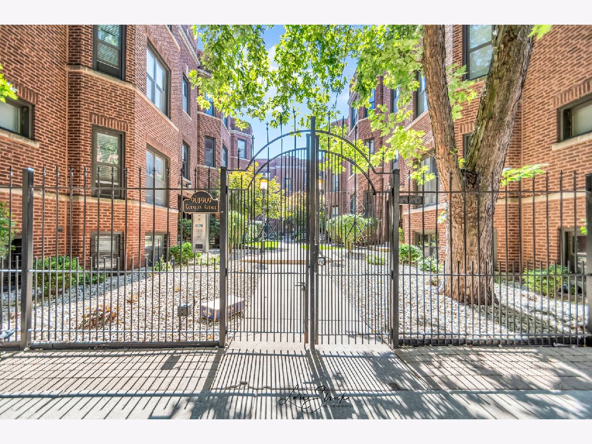 Condominiums Sold Cornelia Gardens Chicago Illinois, 907 Cornelia