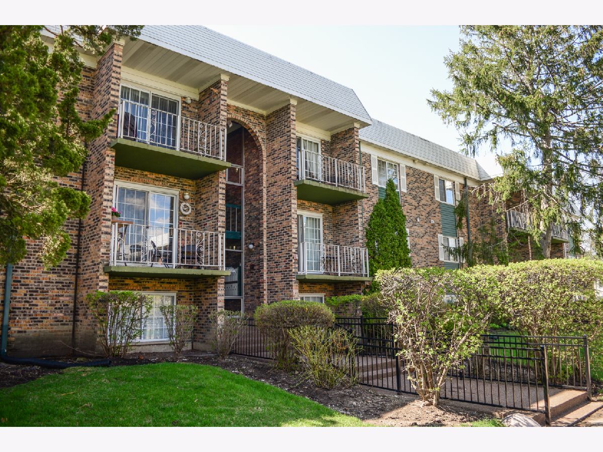 Condominiums Rented Arlington Glen Arlington Heights Illinois, 1631 Windsor