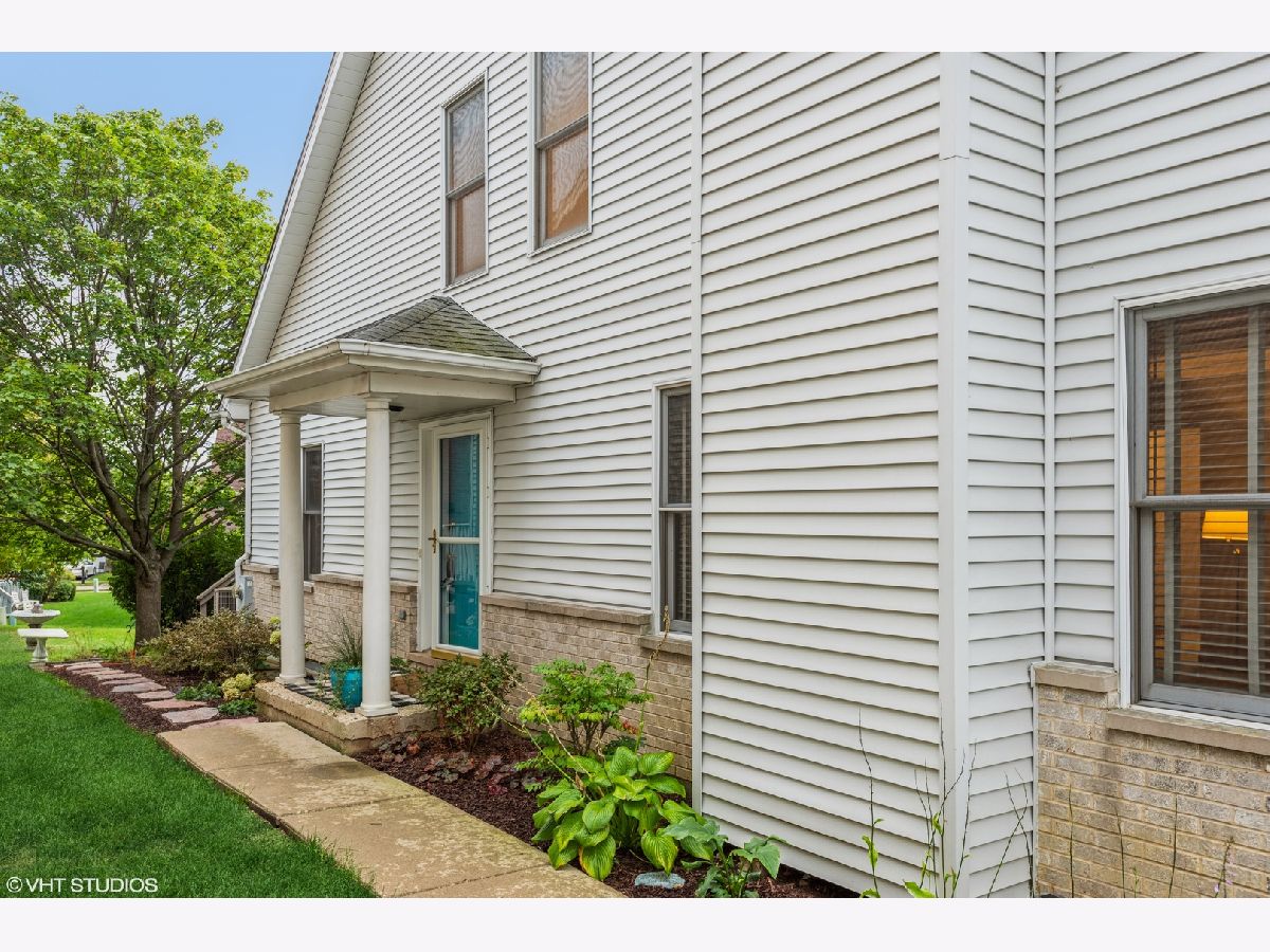 Townhomes & Condos Sold Wildwood Cove St Charles Illinois, 2035 Thornwood