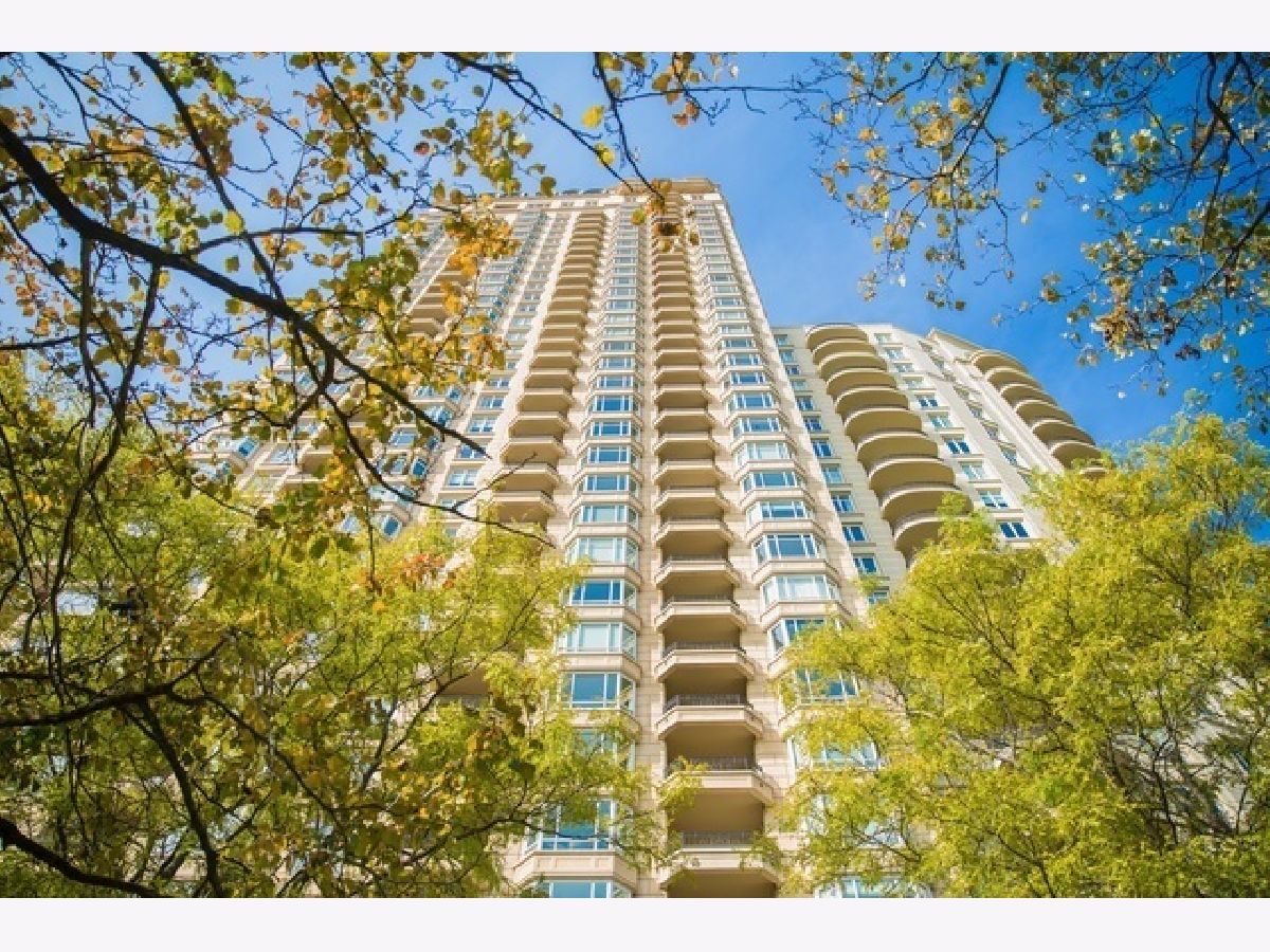 Condominiums Rented Lincoln Park 2550 Chicago Illinois, 2550 Lakeview